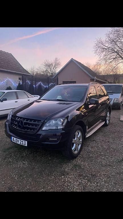 Schwarz Gebraucht 2011 Mercedes ML350 Edition SUV | 22.000 € (Teuer) - Bild 1/4