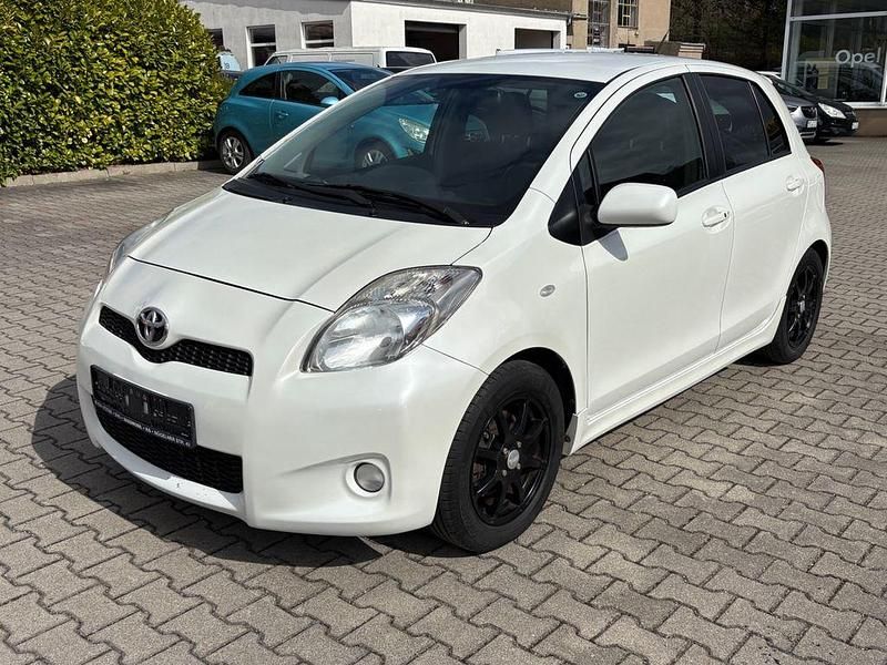 Gebraucht Toyota Yaris 133 PS (97 kW) 2010 Weiß Kleinwagen