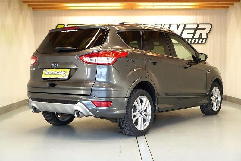Używany Ford Kuga Titanium 179 KM (131 kW) 2016 Szary SUV