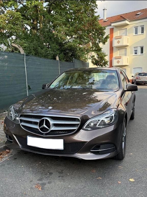 Gebraucht Mercedes E250 211 PS (155 kW) 2013 Braun Limousine