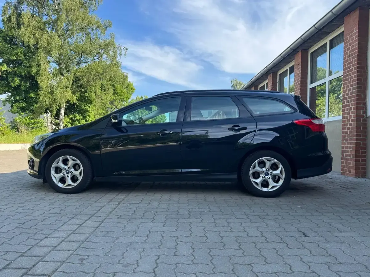 Gebraucht Ford Focus 105 PS (77 kW) 2011 Schwarz Kombi