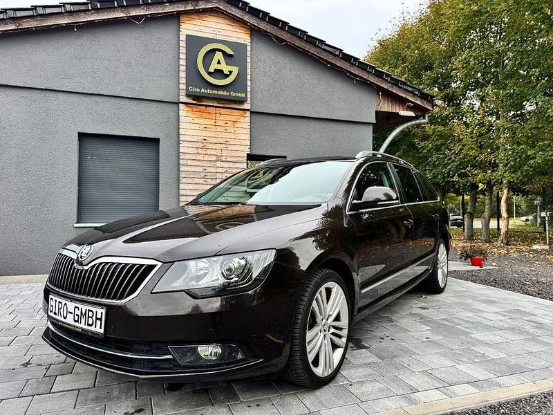 Schwarz Gebraucht 2015 Skoda Superb Exclusive Kombi | 10.870 € (Fairer Preis) - Bild 1/4