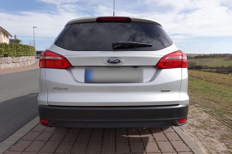 Gebraucht Ford Focus Titanium 125 PS (91 kW) 2018 Silber Kombi