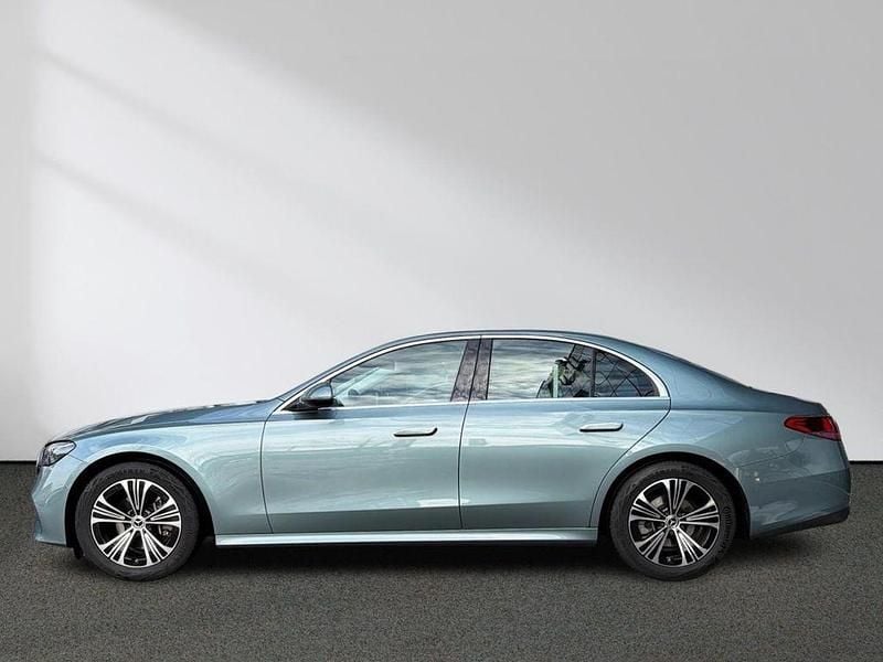 Gebraucht Mercedes E200 Avantgarde 204 PS (150 kW) 2024 Lack verdesilber metalli Limousine