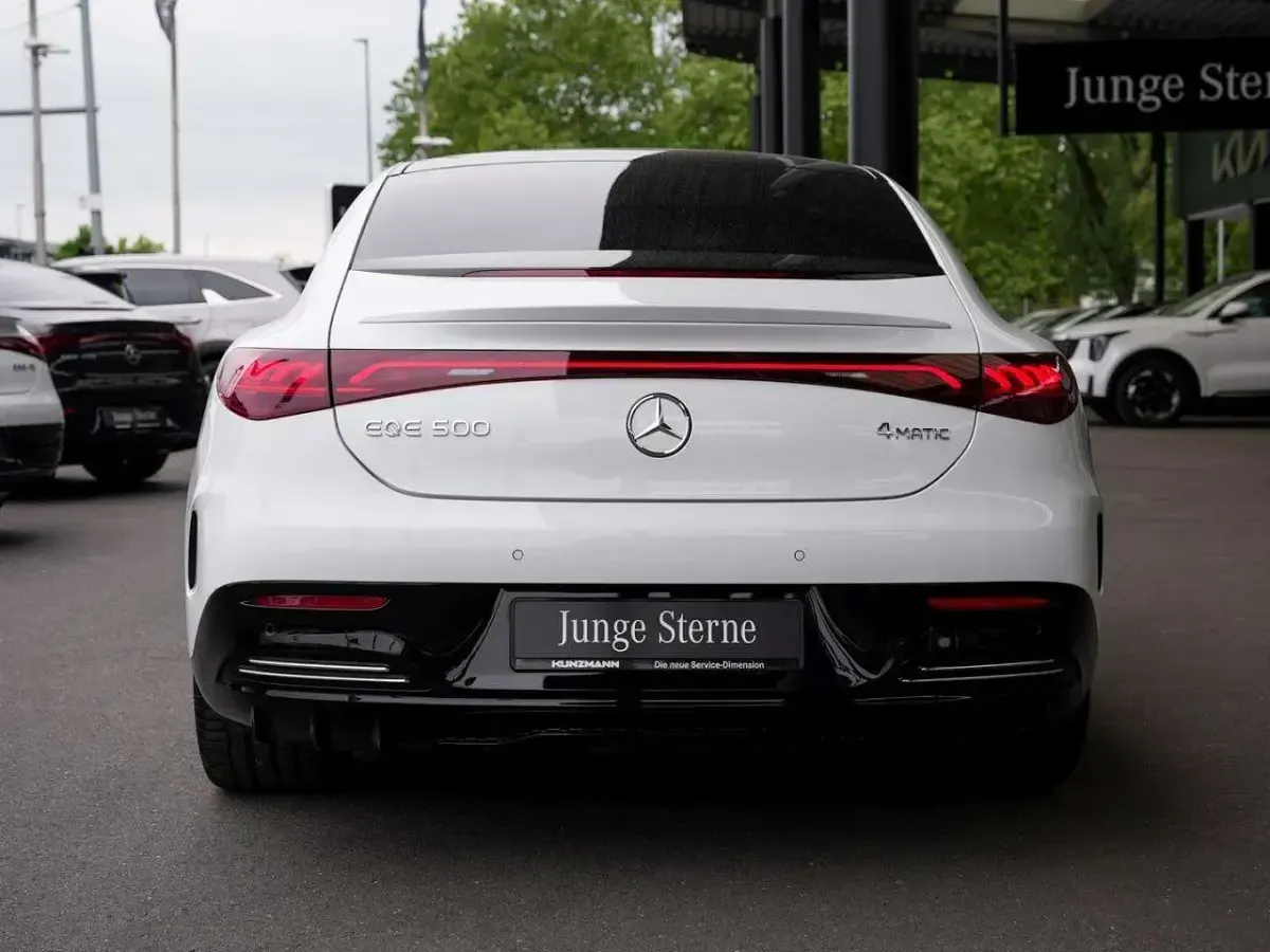 Gebraucht Mercedes EQE500 AMG 300 kW (408 PS) 2024 Manufaktur opalithweiß bright Limousine