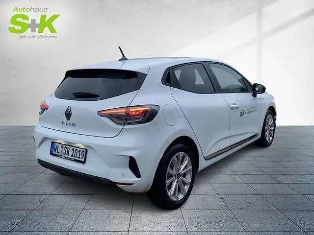 Używany Renault Clio V Evolution 101 KM (74 kW) 2025 Biały Hatchback