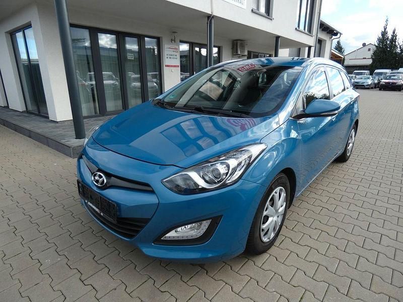 Blau Gebraucht 2012 Hyundai i30 Trend Kombi | 6.990 € (Etwas zu teuer) - Bild 1/4
