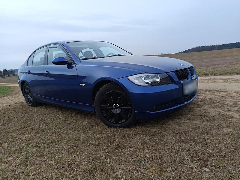 Gebraucht BMW 318 143 PS (105 kW) 2008 Blau Limousine
