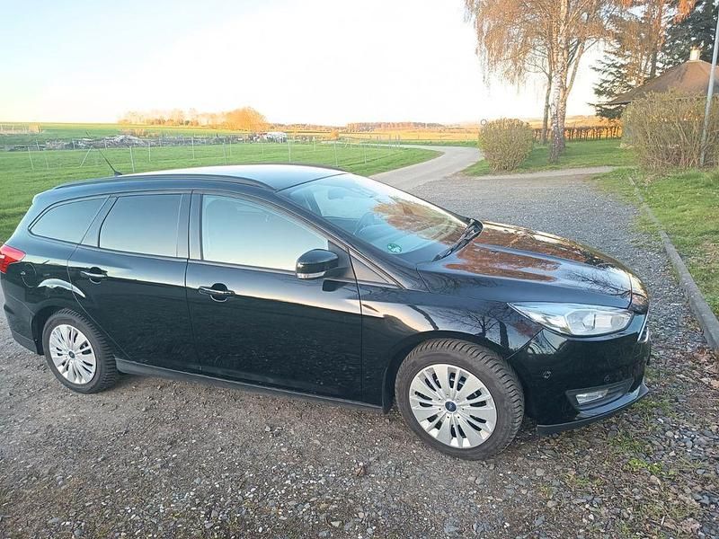 Gebraucht Ford Focus 101 PS (74 kW) 2016 Schwarz Limousine