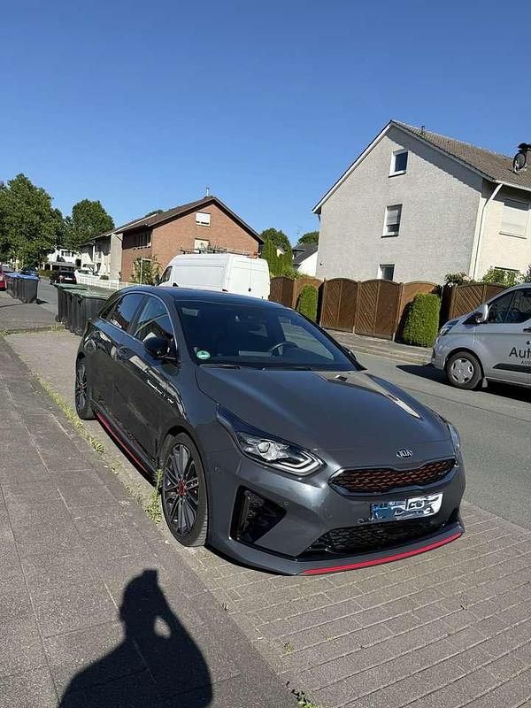 Grau Gebraucht 2021 Kia Ceed GT Limousine | 21.100 € (Fairer Preis) - Bild 1/4