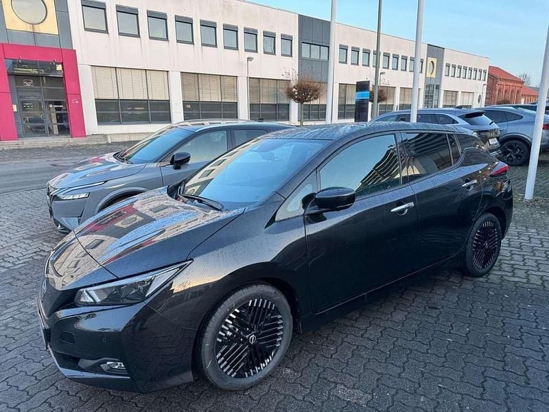 Gebraucht Nissan Leaf Tekna 110 kW (150 PS) 2023 Black (m) Kleinwagen