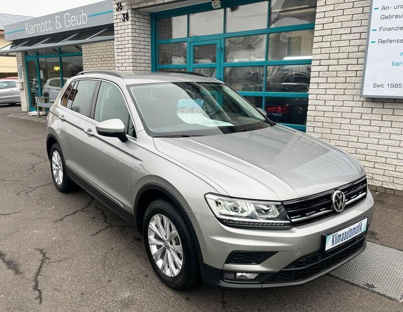 Grau Gebraucht 2020 VW Tiguan Comfortline SUV | 22.950 € (Fairer Preis) - Bild 1/4