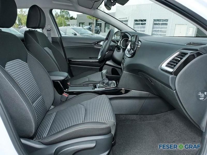 Gebraucht Kia Ceed Comfort 140 PS (102 kW) 2024 Zilinaschwarz Kleinwagen