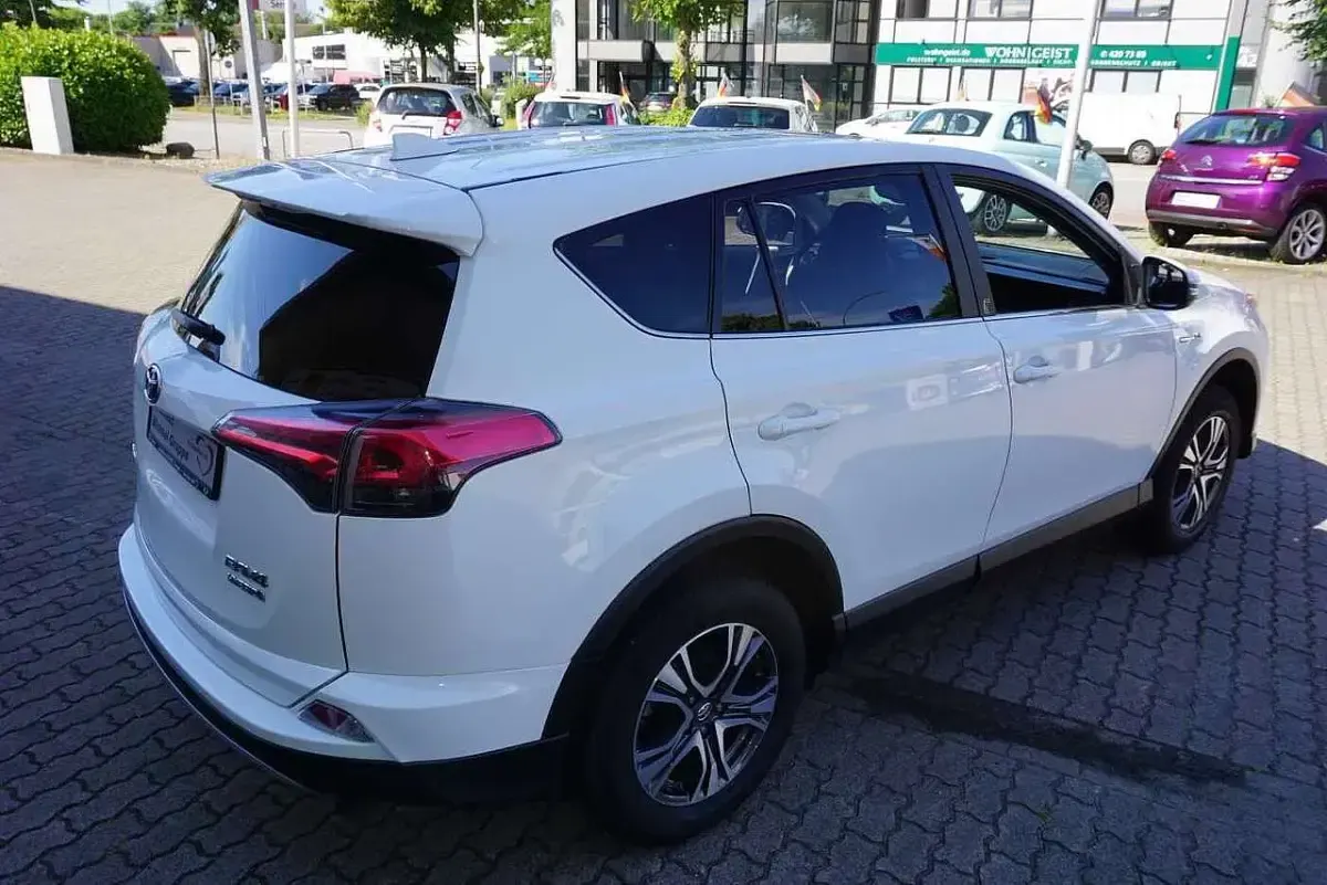 Gebraucht Toyota RAV4 Team 155 PS (114 kW) 2018 Weiß SUV