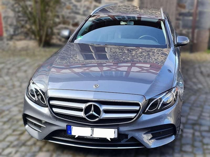 Gebraucht Mercedes E220 AMG line 194 PS (142 kW) 2019 Grau Kombi