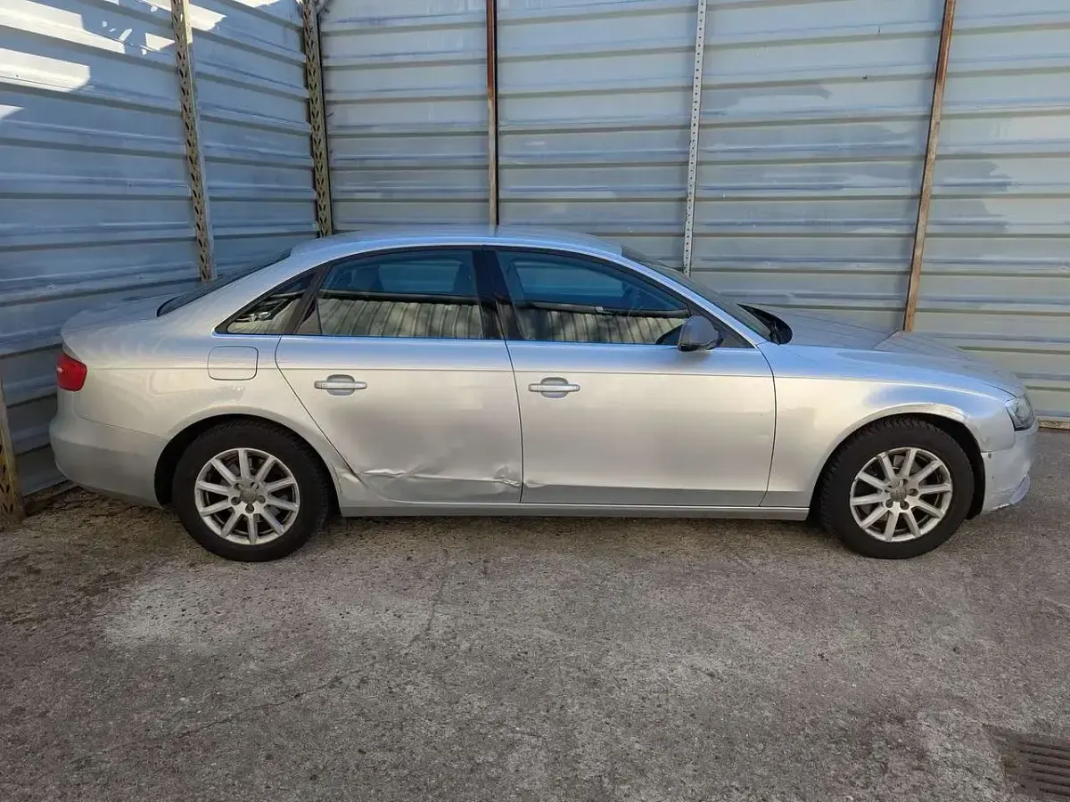 Gebraucht Audi A4 Attraction 120 PS (88 kW) 2013 Silber Limousine