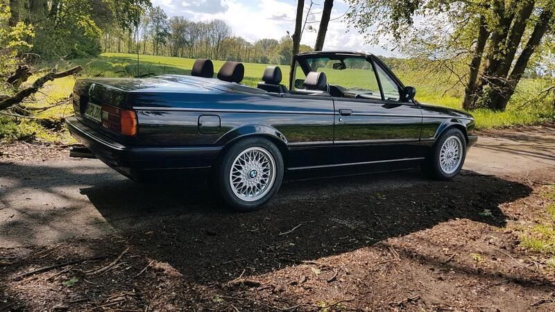 Schwarz Gebraucht 1993 BMW 320 Cabriolet Shadowline Cabrio | 18.800 € - Bild 1/4