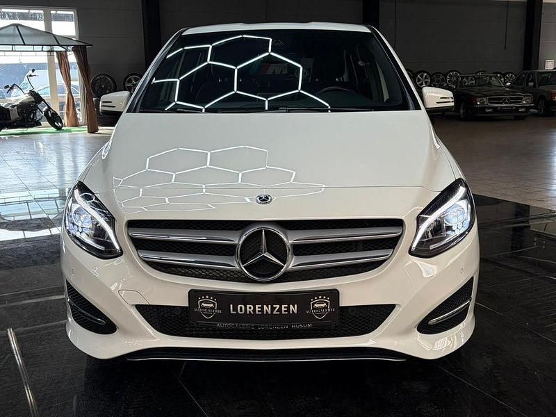 Gebraucht Mercedes B200 Business 156 PS (114 kW) 2017 Weiß Van / Kleinbus