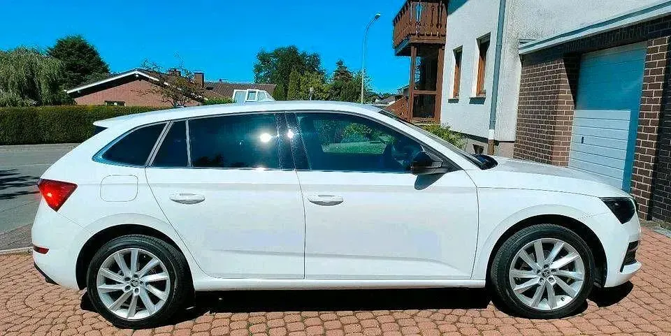 Gebraucht Skoda Scala 150 PS (110 kW) 2019 Weiß Kleinwagen