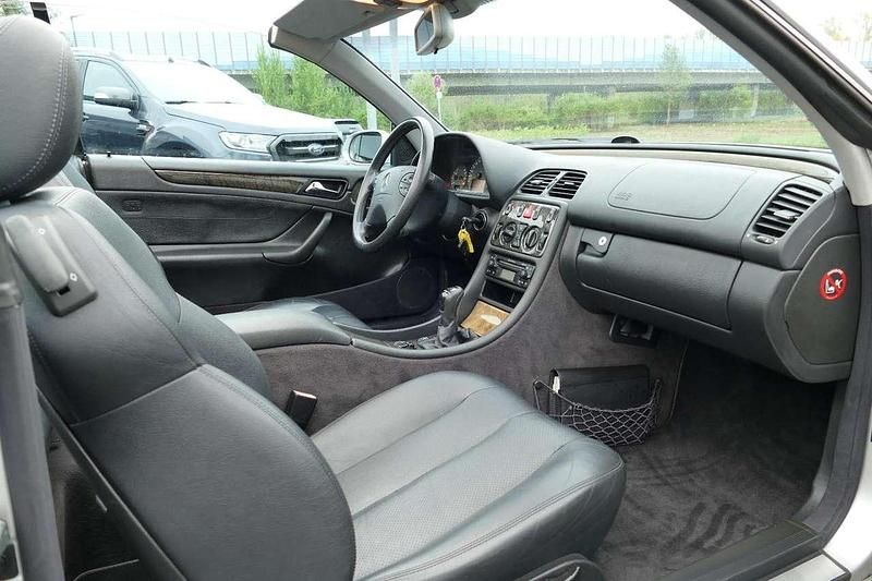 Gebraucht Mercedes 200 163 PS (119 kW) 2002 Brillantsilber metallic 744 Cabrio