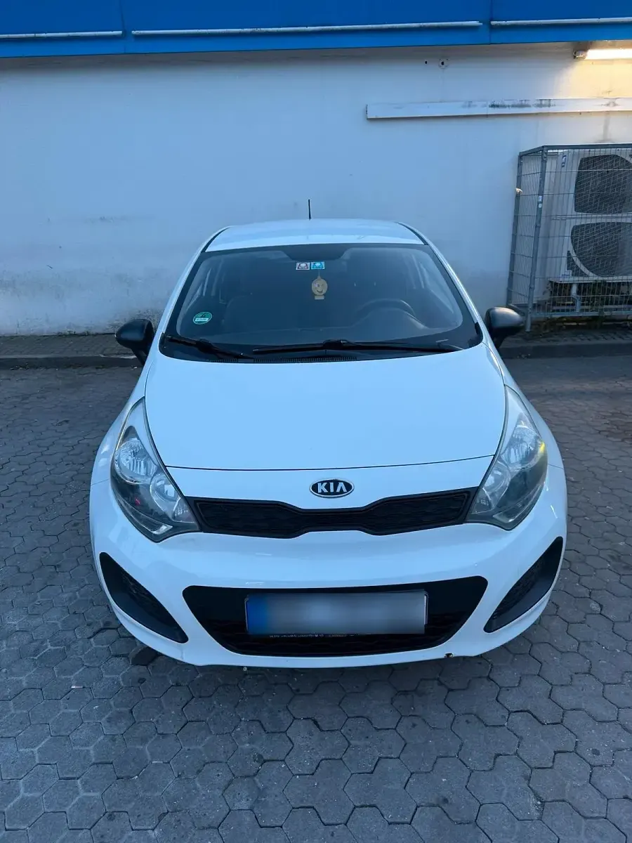 Używany Kia Rio 75 KM (55 kW) 2013 Biały Hatchback