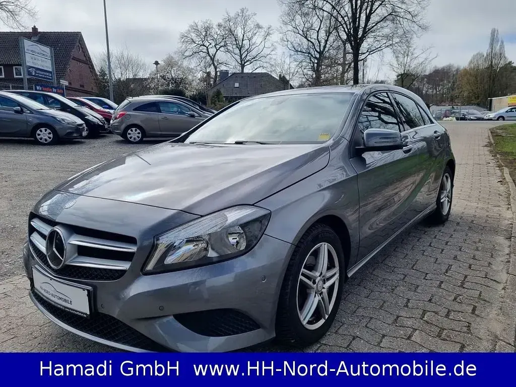 Gebraucht Mercedes A180 122 PS (89 kW) 2014 Grau Limousine