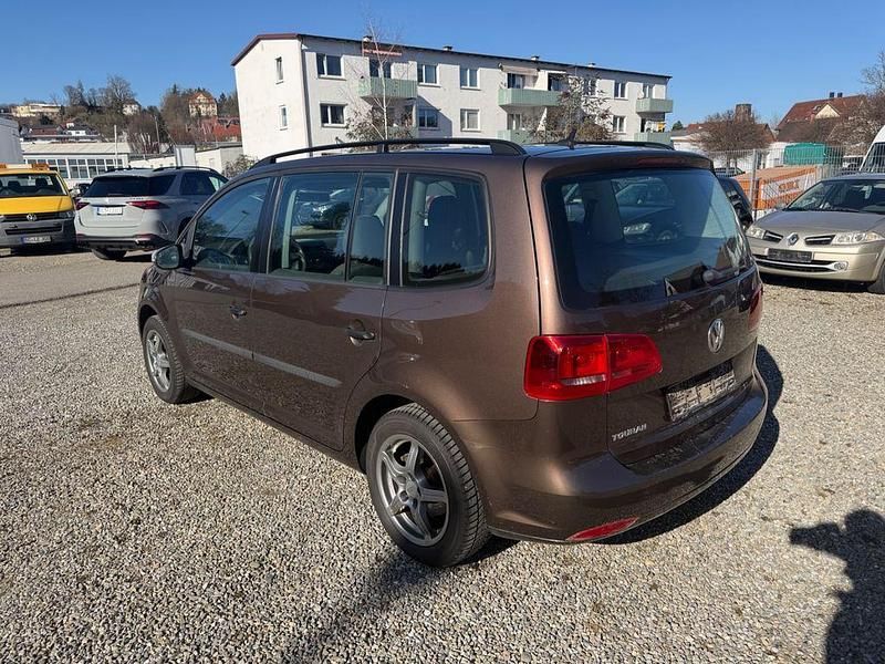 Gebraucht VW Touran Trendline 105 PS (77 kW) 2012 Braun Van / Kleinbus