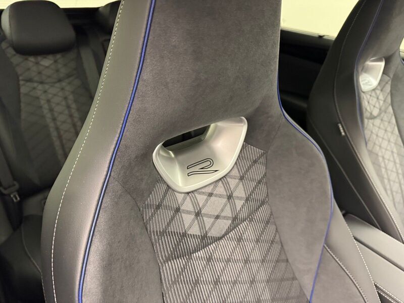 Gebraucht VW Passat R-line 272 PS (200 kW) 2024 Blue metallic Kombi