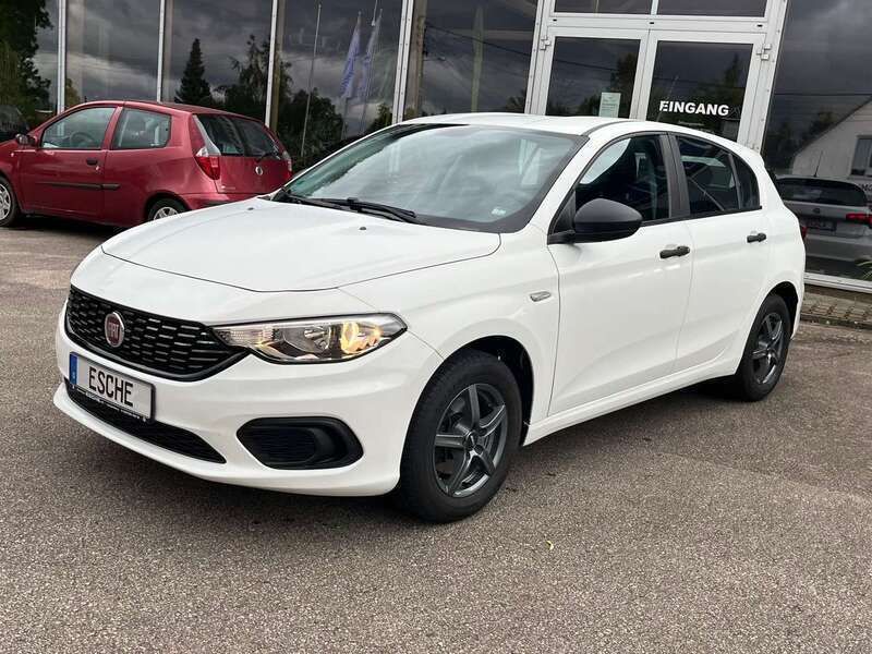 Colore bianco Gebraucht 2017 Fiat Tipo Kleinwagen | 10.900 € (Etwas zu teuer) - Bild 1/4