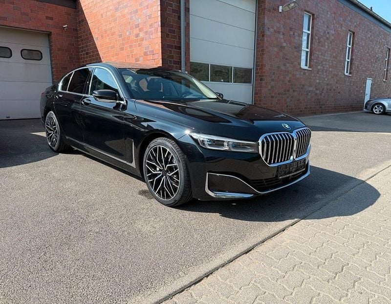 Schwarz Gebraucht 2021 BMW 730 Sport Line Limousine | 43.900 € (Superpreis) - Bild 1/4