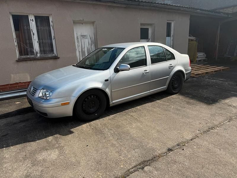 Second-hand VW Bora 116 CP (85 kW) 2002 Argintiu Berlinǎ