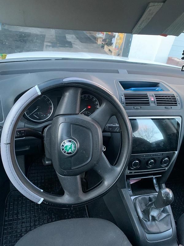 Gebraucht Skoda Octavia 101 PS (74 kW) 2011 Weiß Kombi