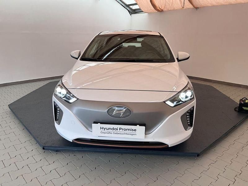 Weiß Gebraucht 2019 Hyundai Ioniq Style Kleinwagen | 14.900 € (Fairer Preis) - Bild 1/4