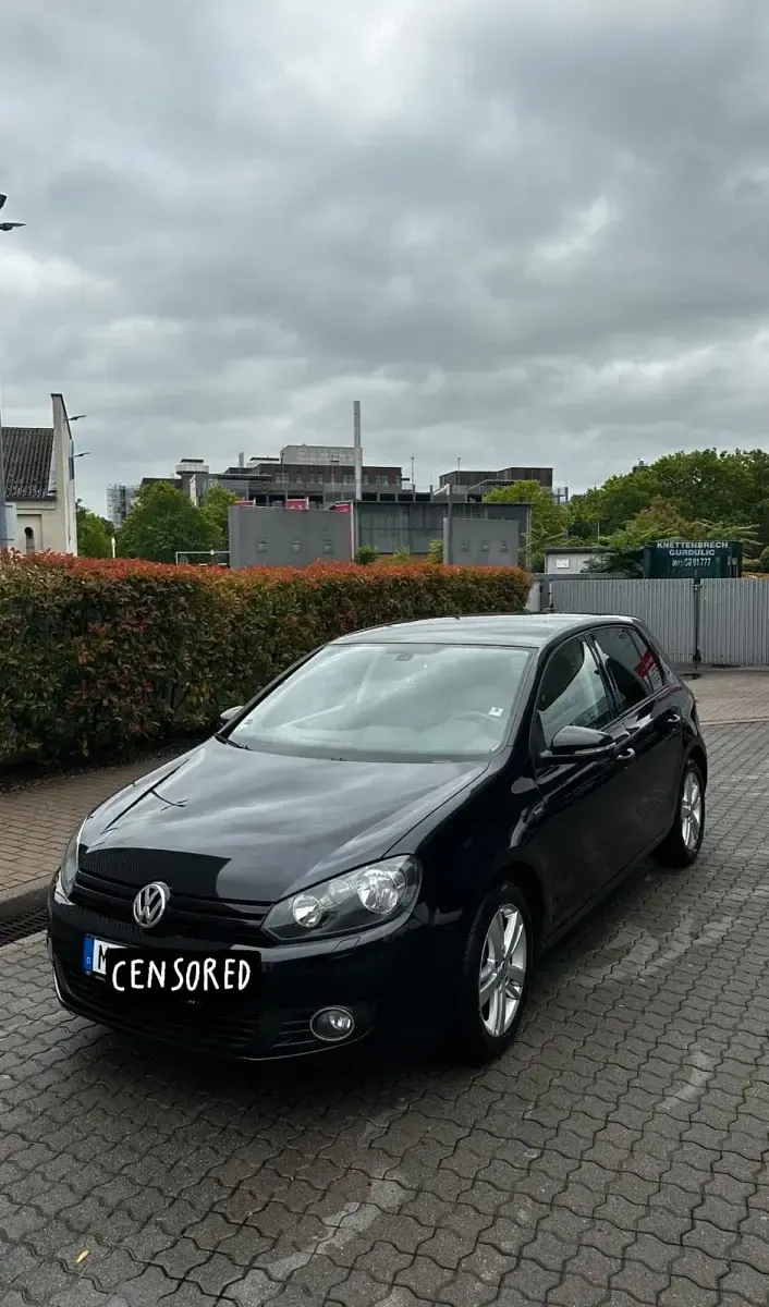 Gebraucht VW Golf VII Match 105 PS (77 kW) 2012 Schwarz Kleinwagen