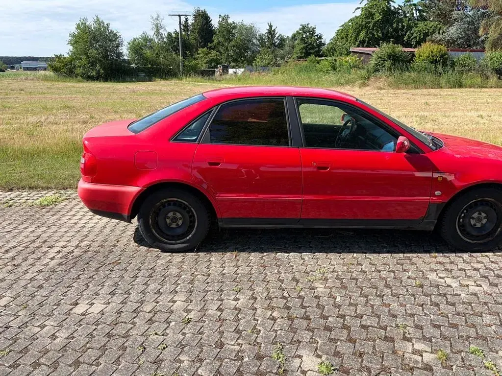 Gebraucht Audi A4 125 PS (91 kW) 1997 Rot Limousine