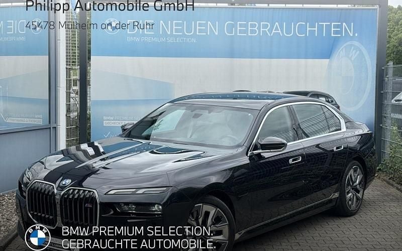 Carbonschwarz Gebraucht 2023 BMW M760e M Sport Limousine | 108.880 € (Superpreis) - Bild 1/4