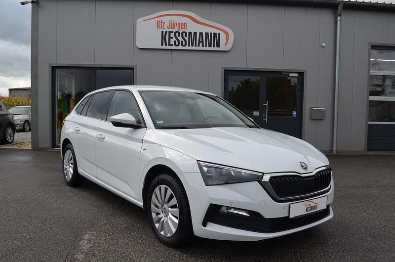 Weiß Gebraucht 2021 Skoda Scala Clever Kleinwagen | 10.999 € (Superpreis) - Bild 1/4