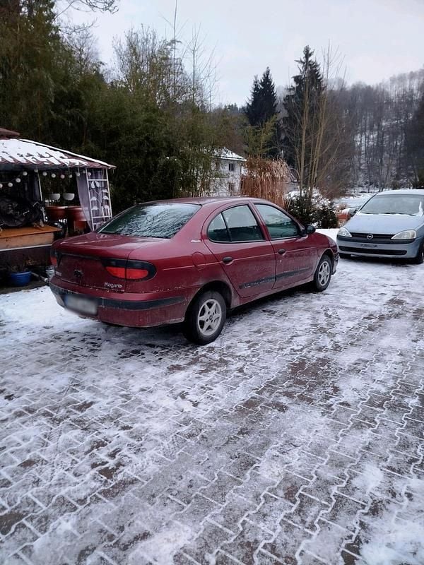 Gebraucht Renault Mégane 90 PS (66 kW) 1997 Violet Limousine