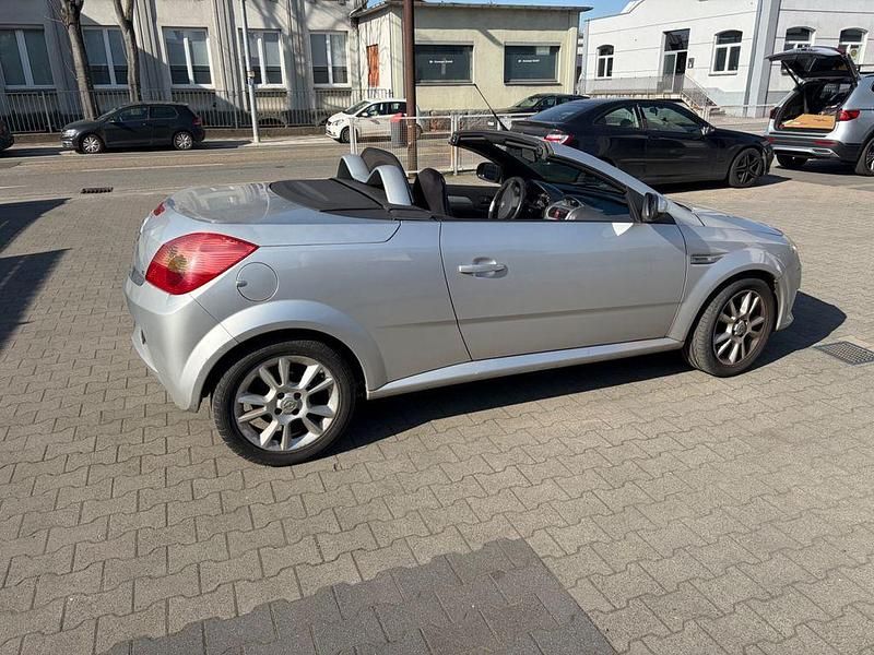 Gebraucht Opel Tigra 125 PS (91 kW) 2005 Silber Cabrio