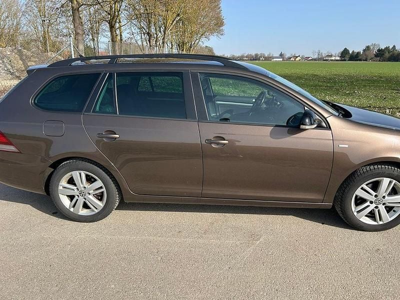 Gebraucht VW Golf VII Match 105 PS (77 kW) 2012 Braun Kombi