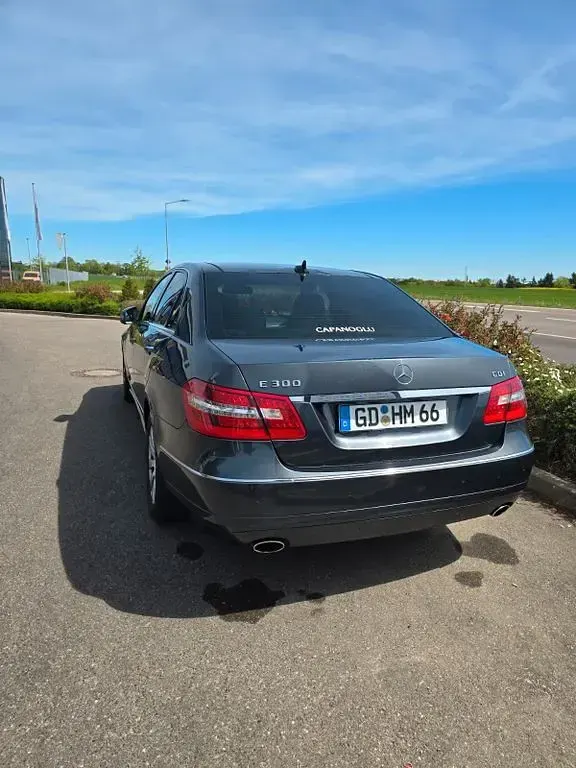 Gebraucht Mercedes E300 Avantgarde 231 PS (169 kW) 2011 Grau Limousine
