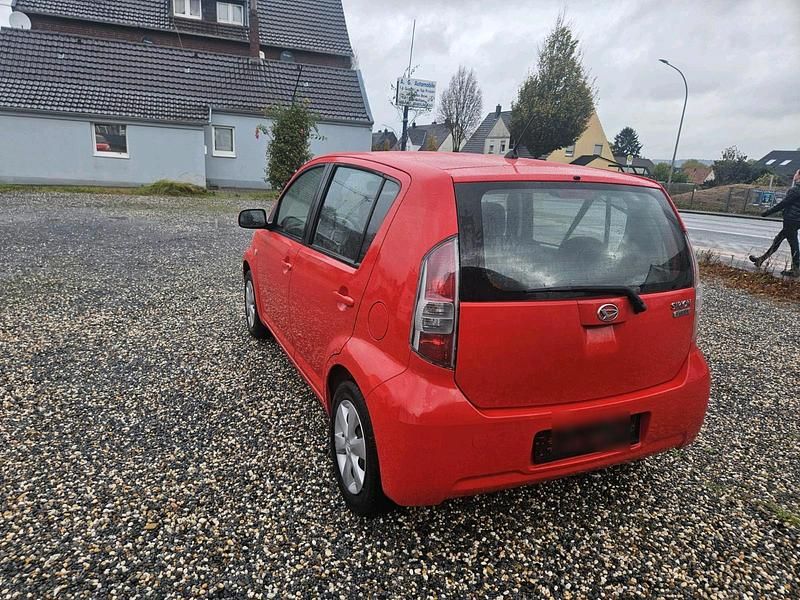 Gebraucht Daihatsu Sirion 70 PS (51 kW) 2007 Rot Kleinwagen