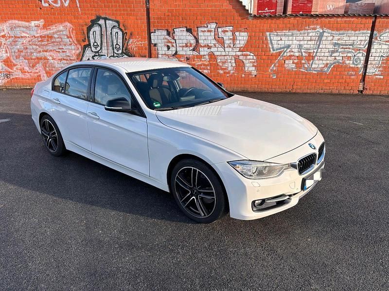 Gebraucht BMW 328 Sport Line 245 PS (180 kW) 2012 Weiß Limousine