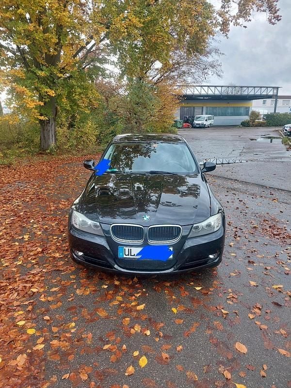 Schwarz Gebraucht 2011 BMW 318 Limousine | 5.700 € (Fairer Preis) - Bild 1/4