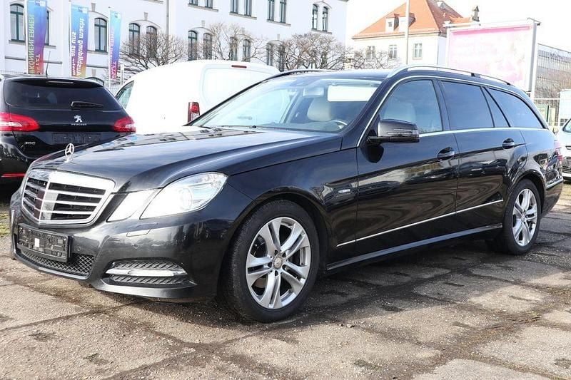 Gebraucht Mercedes E200 136 PS (100 kW) 2010 Schwarz Kombi