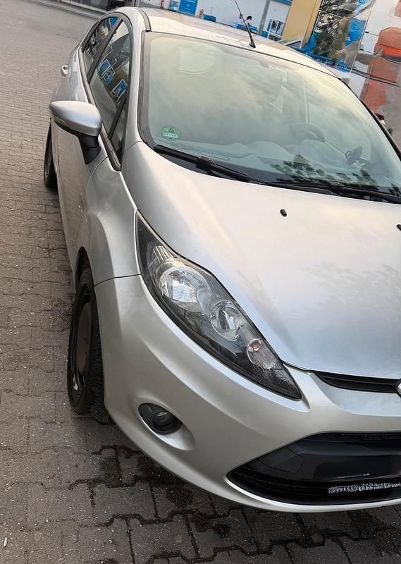 Gebraucht Ford Fiesta 44 PS (32 kW) 2009 Silber Kleinwagen