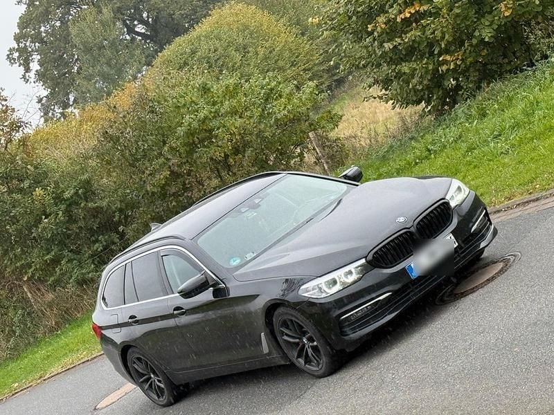 Schwarz Gebraucht 2019 BMW 520 Sport Line Kombi | 22.999 € (Guter Preis) - Bild 1/4