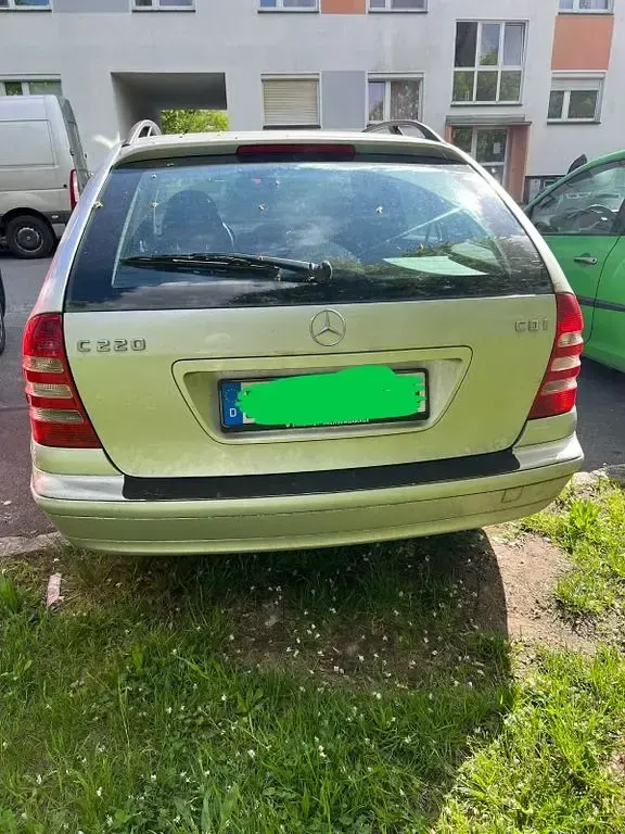 Second-hand Mercedes C220 Classic 150 CP (110 kW) 2004 Argintiu Berlinǎ