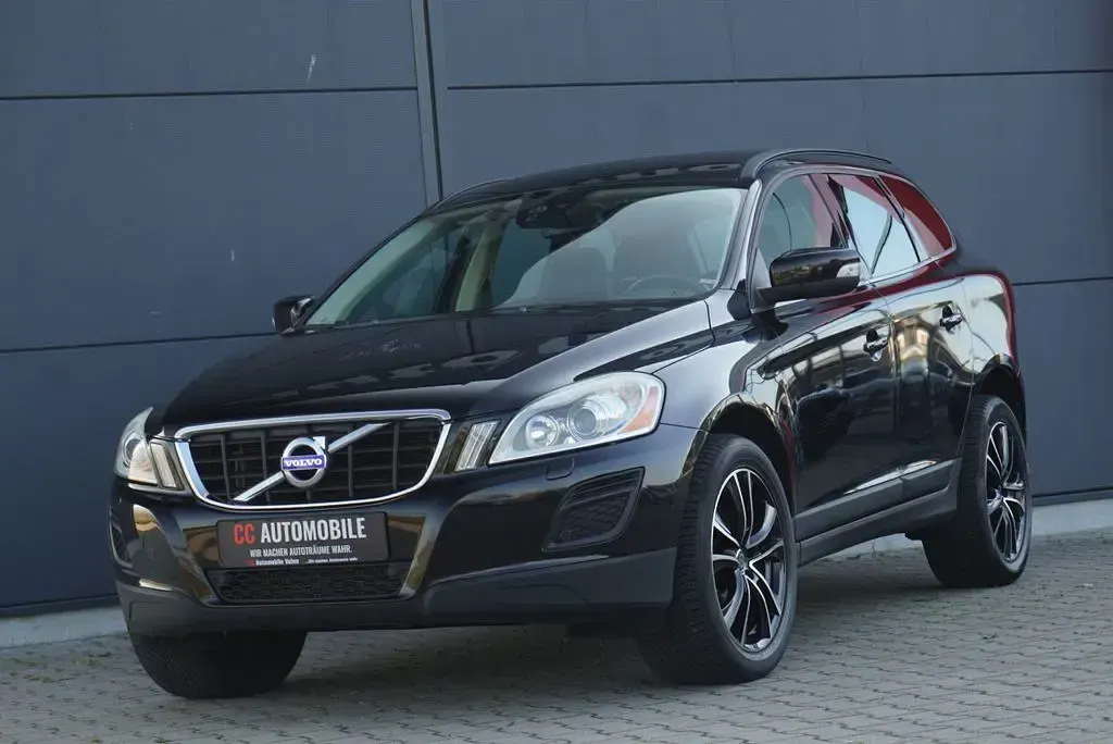 Gebraucht Volvo XC60 Momentum 241 PS (177 kW) 2012 Schwarz SUV