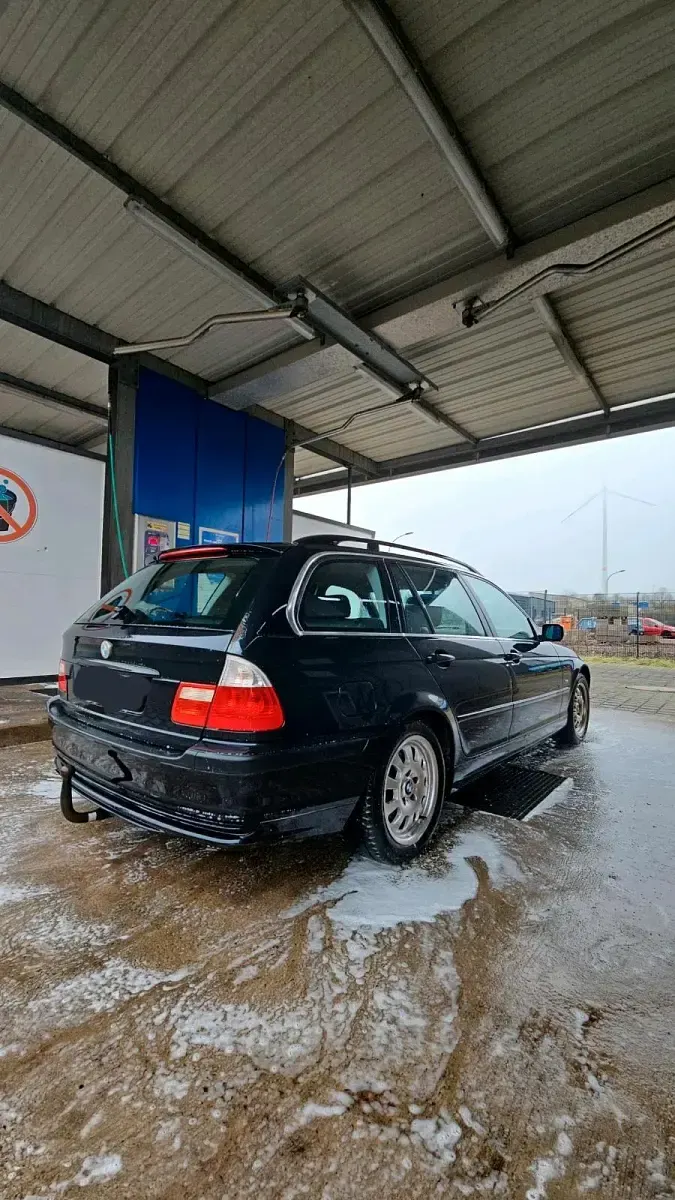 Gebraucht BMW 320 170 PS (125 kW) 2001 Schwarz Kombi